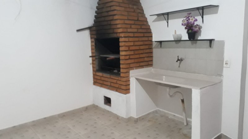 Casa à venda com 3 quartos, 112m² - Foto 1