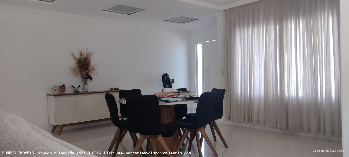 Casa à venda com 4 quartos, 180m² - Foto 14