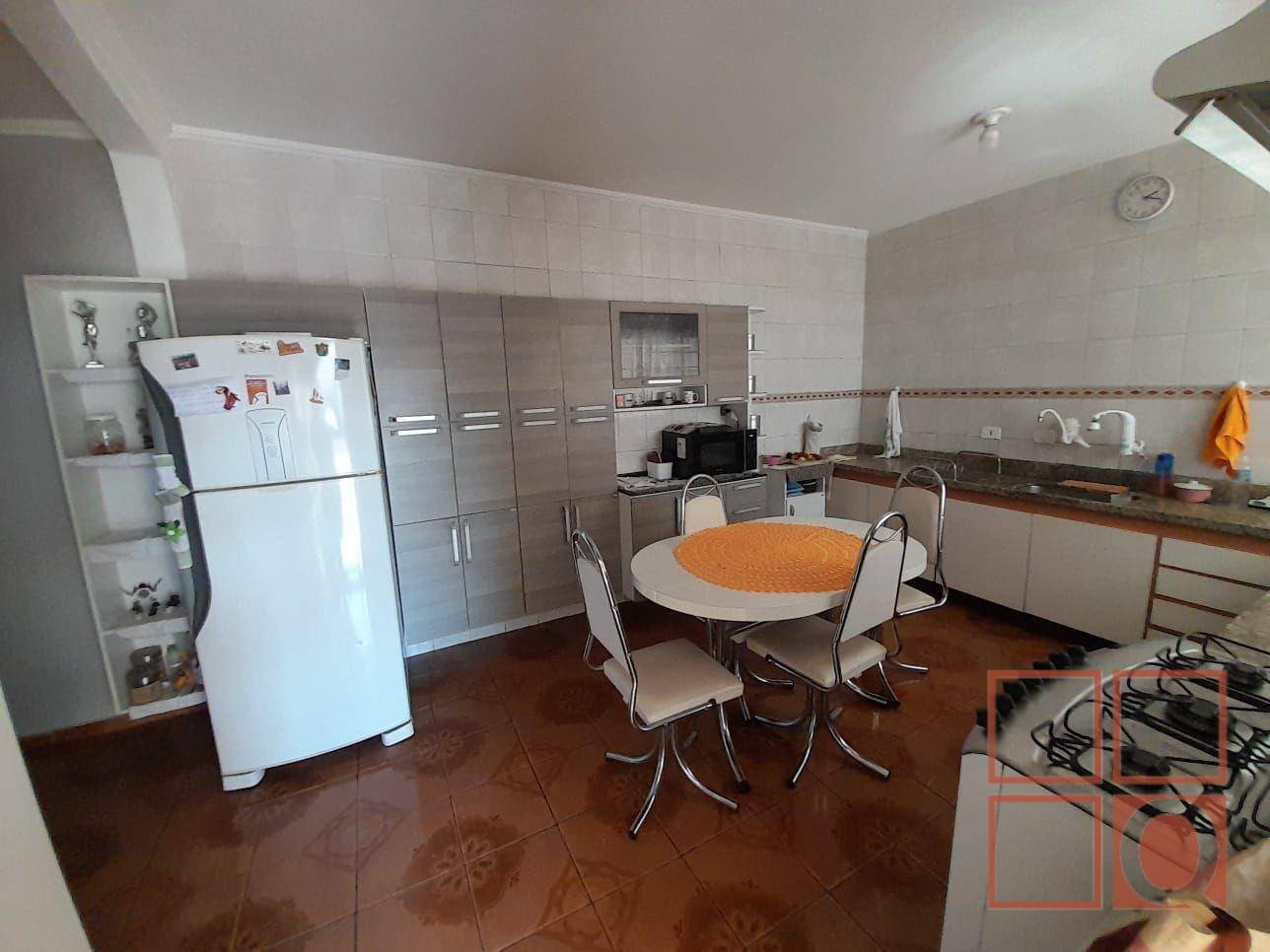 Casa de Condomínio à venda com 4 quartos, 250m² - Foto 4