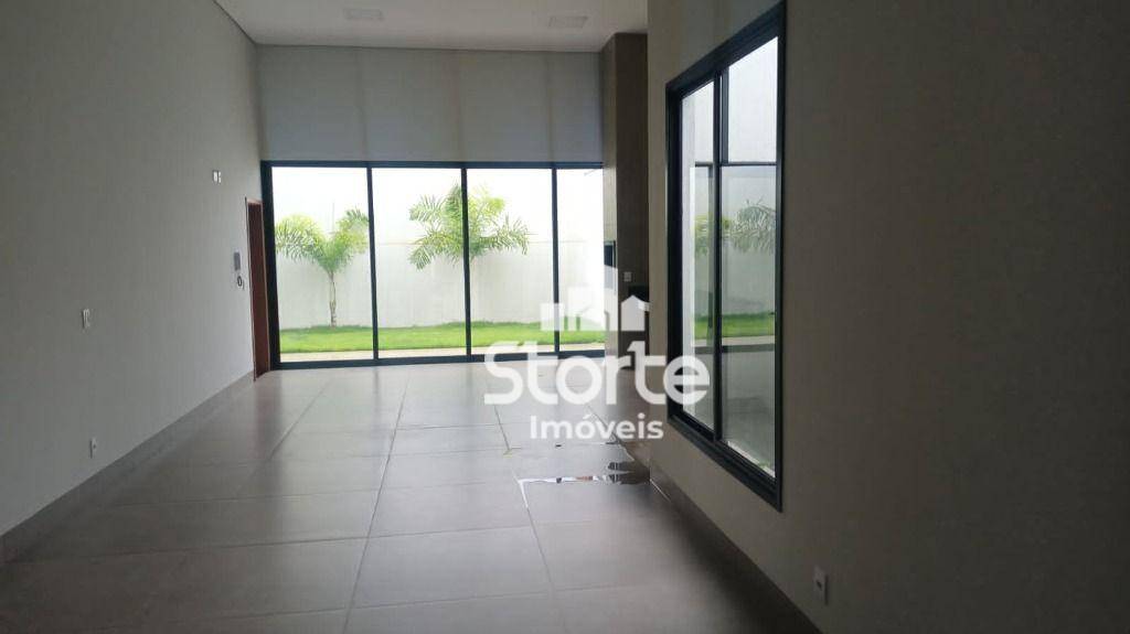 Casa à venda com 3 quartos, 150m² - Foto 1