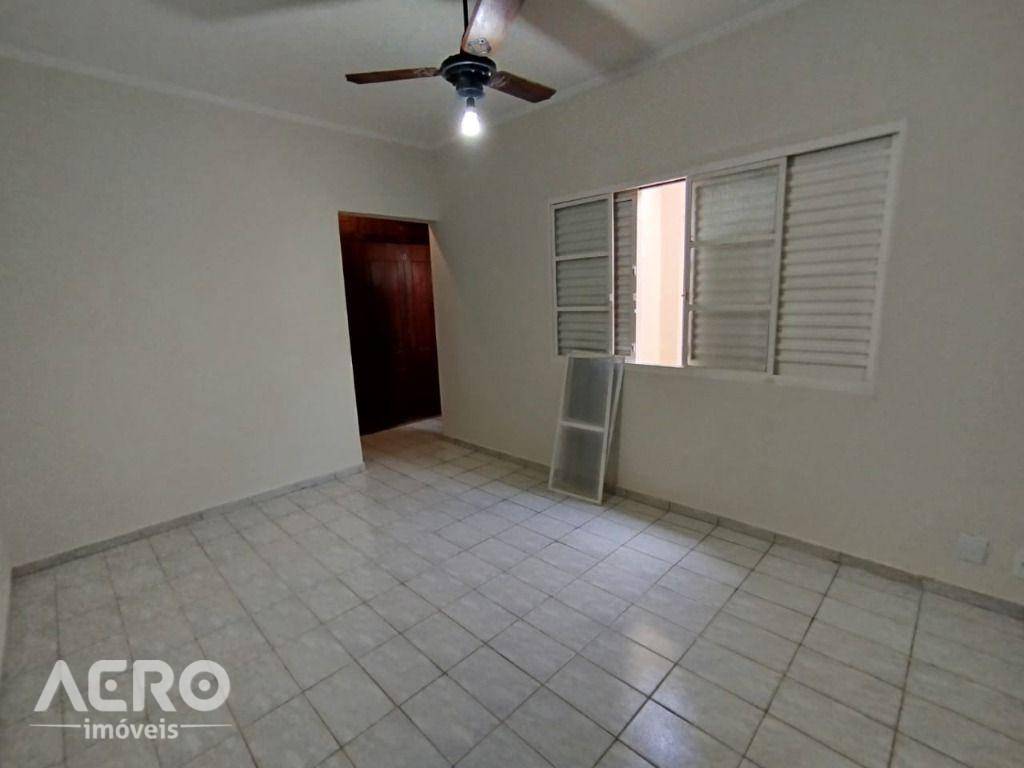 Casa para alugar com 3 quartos, 200m² - Foto 14
