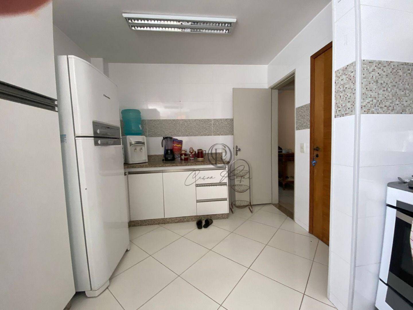 Apartamento à venda com 3 quartos, 138m² - Foto 7