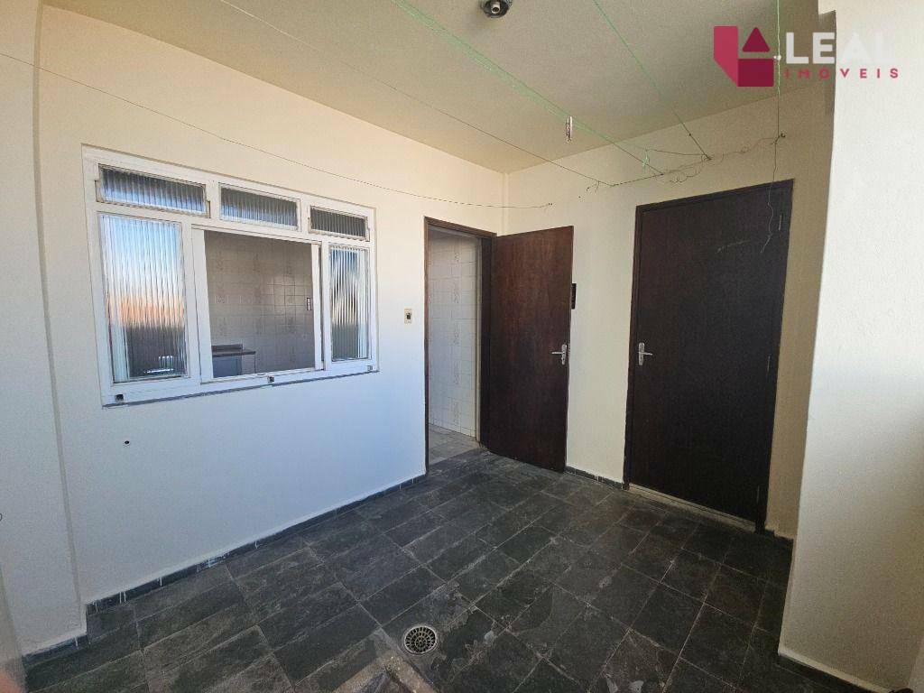 Apartamento para alugar com 3 quartos, 110m² - Foto 9