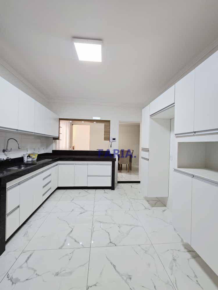 Casa, 3 quartos, 240 m² - Foto 3