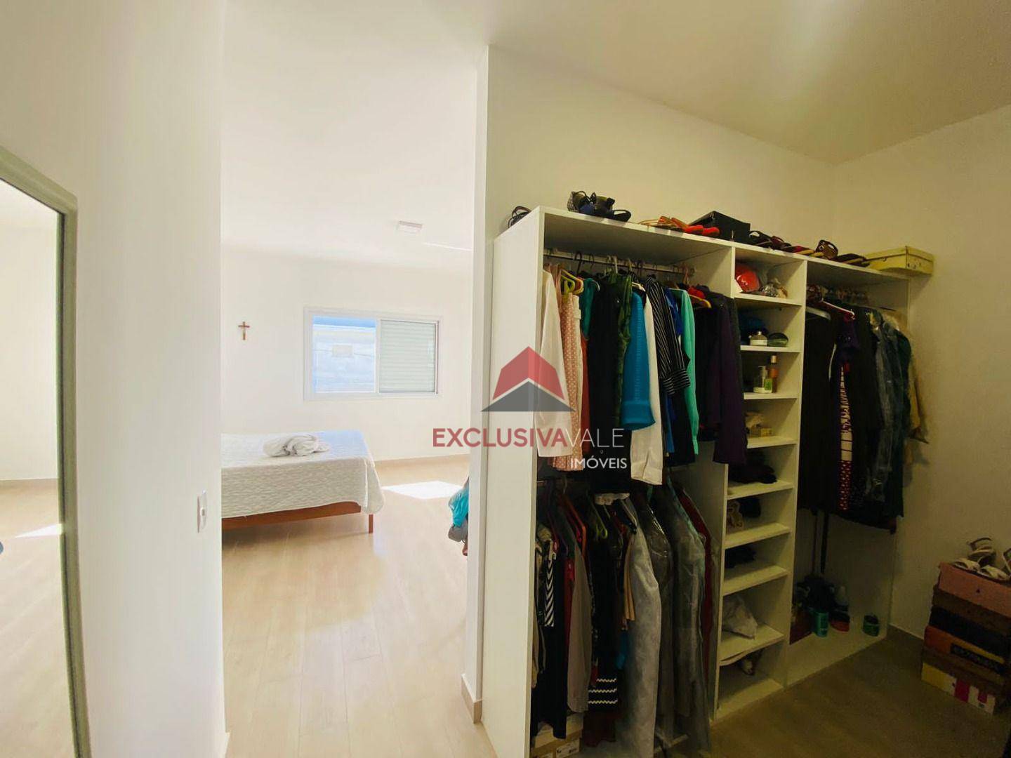Casa de Condomínio à venda com 4 quartos, 330m² - Foto 12