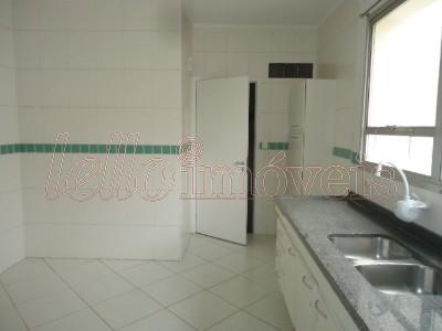 Apartamento para alugar com 3 quartos, 150m² - Foto 16