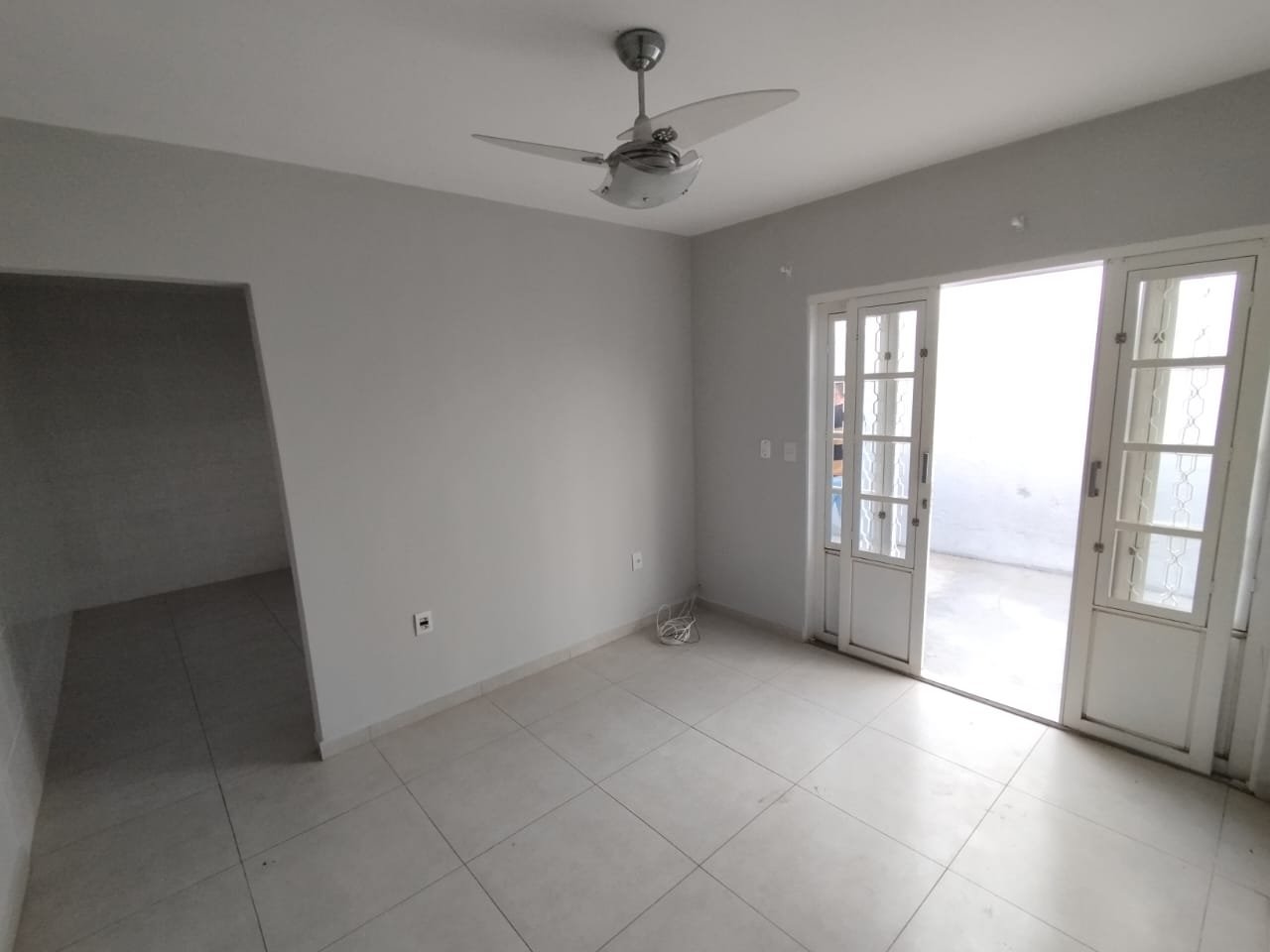 Casa à venda com 2 quartos, 105m² - Foto 1