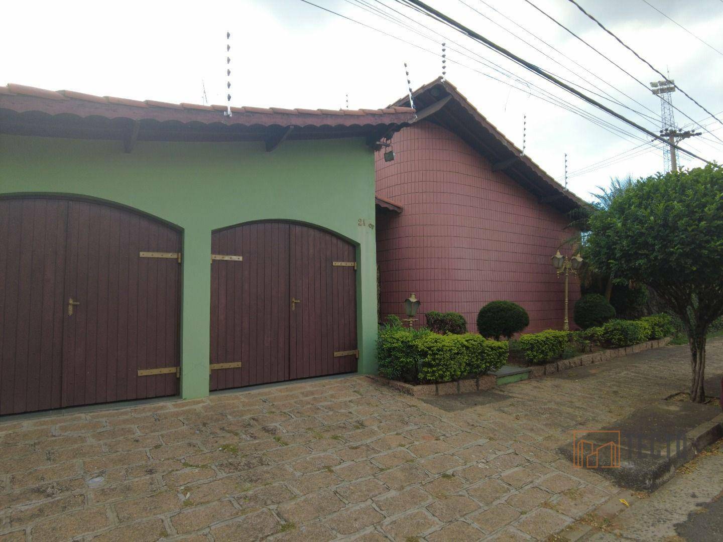 Casa à venda e aluguel com 3 quartos, 384m² - Foto 1