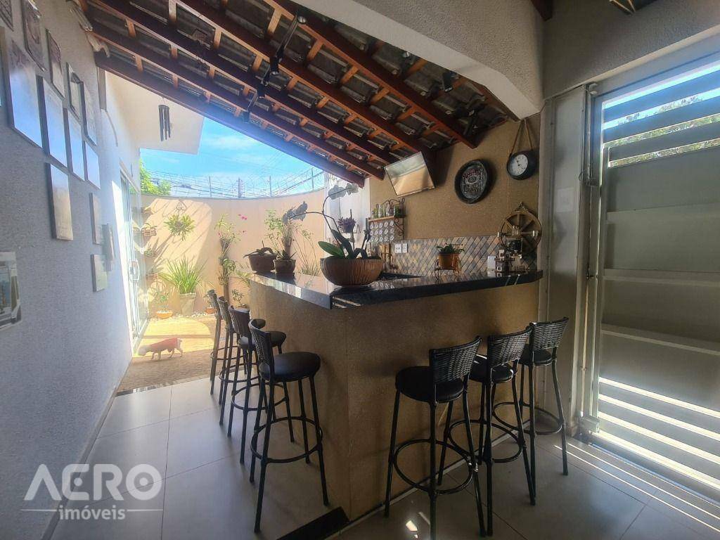 Casa à venda com 3 quartos, 120m² - Foto 2