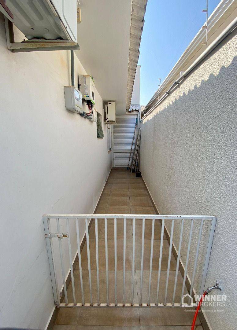 Casa à venda com 3 quartos, 241m² - Foto 50