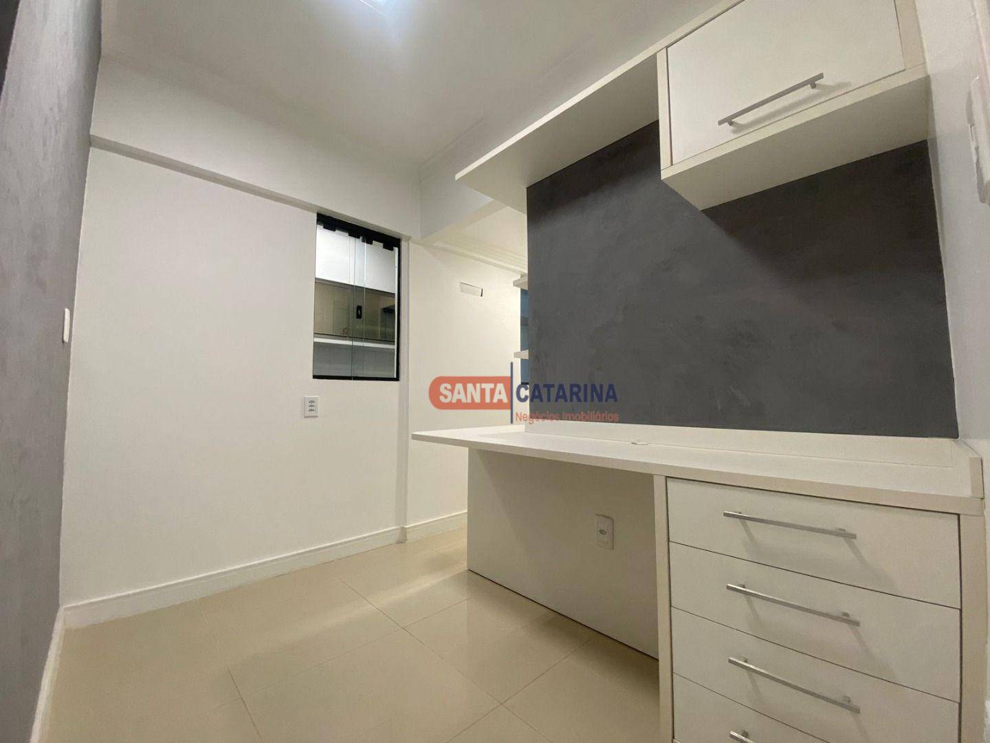 Apartamento para alugar com 3 quartos, 250m² - Foto 15