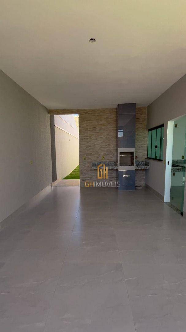Casa à venda com 3 quartos, 98m² - Foto 1