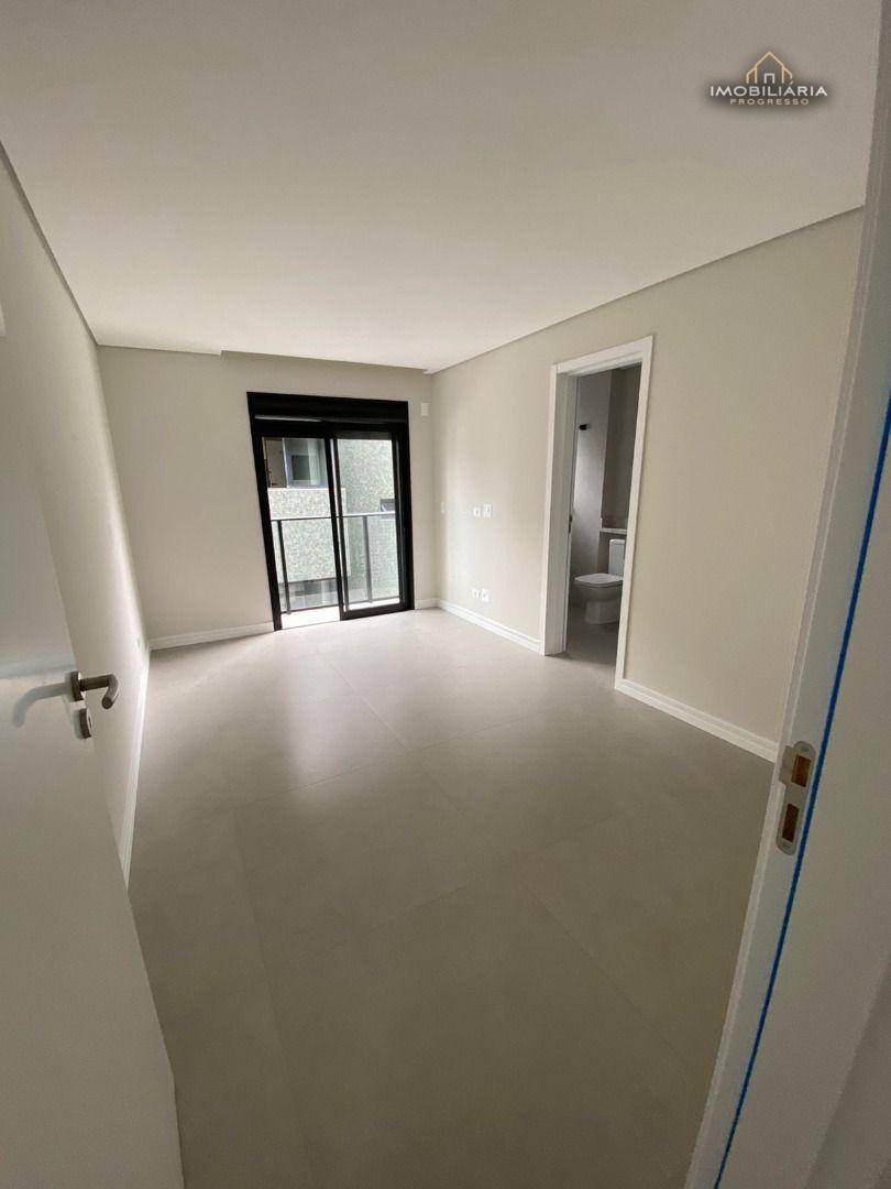 Apartamento à venda com 3 quartos, 136m² - Foto 19