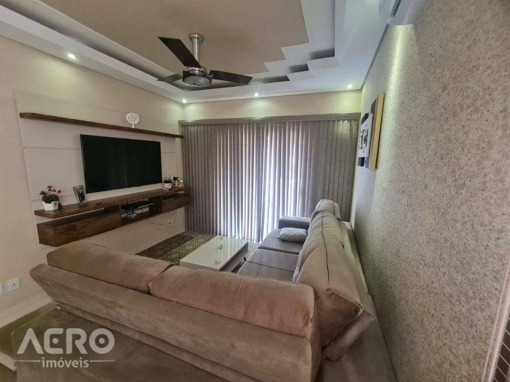 Casa à venda com 3 quartos, 139m² - Foto 14