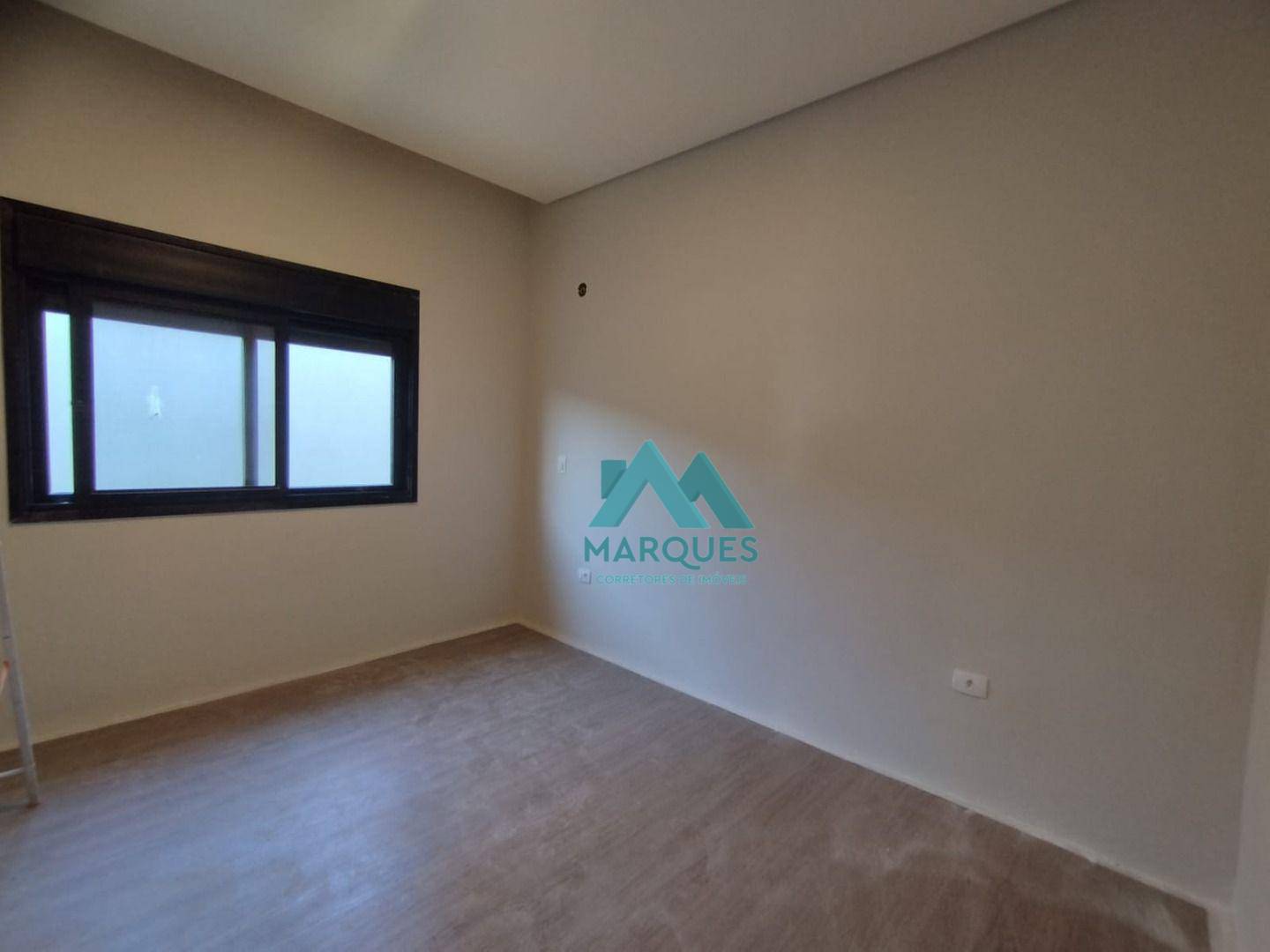 Casa à venda com 3 quartos, 250m² - Foto 4