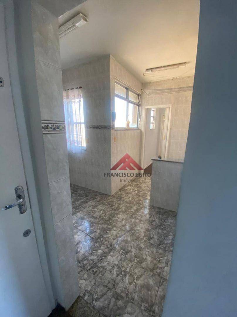 Apartamento à venda com 2 quartos, 70m² - Foto 3