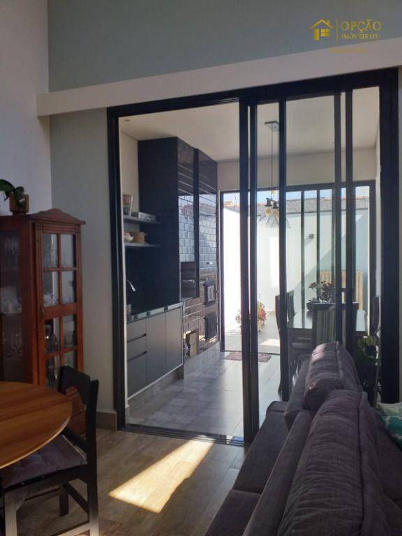 Casa à venda com 3 quartos, 103m² - Foto 3