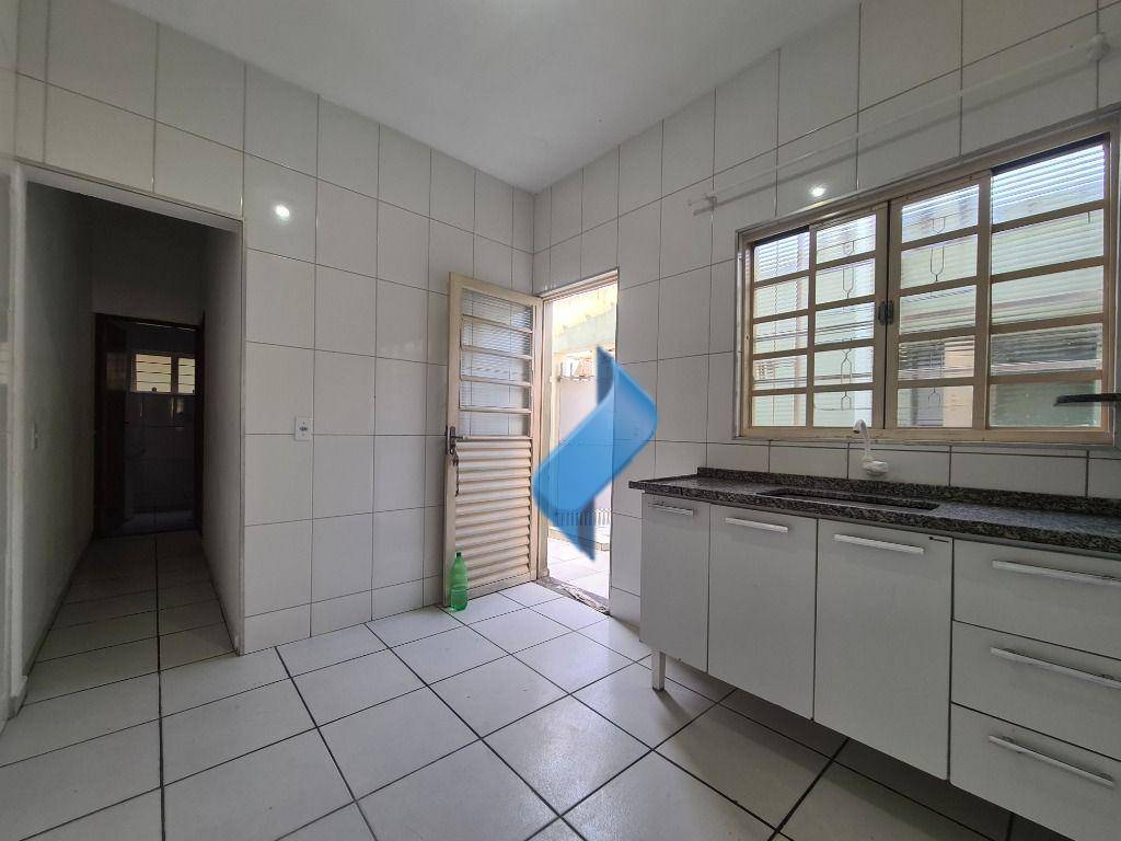 Casa à venda com 2 quartos, 104m² - Foto 11