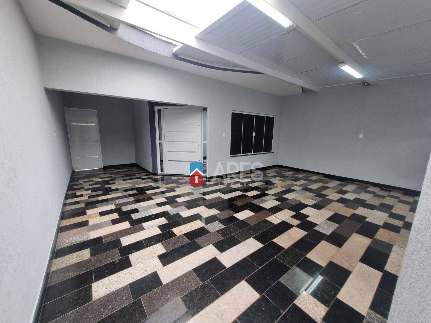 Casa à venda com 2 quartos, 150m² - Foto 1