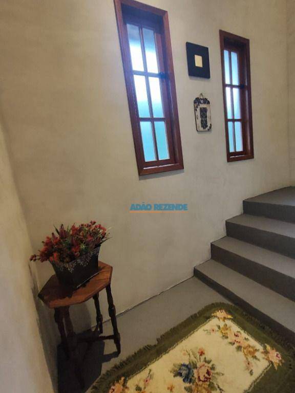 Casa à venda com 7 quartos, 281m² - Foto 30