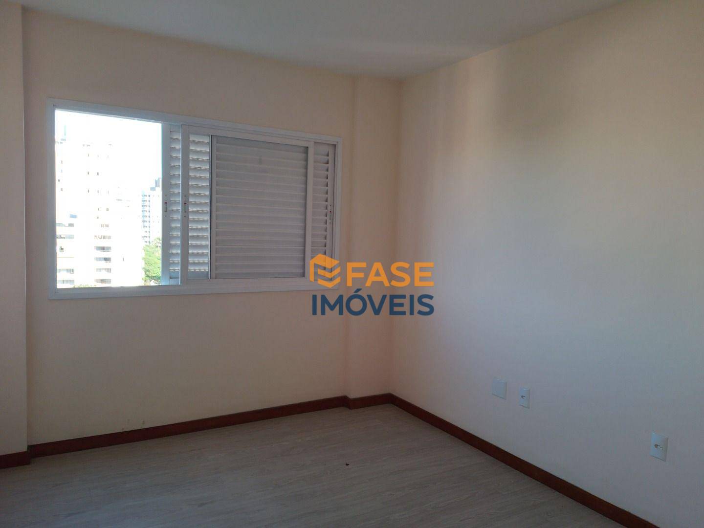 Apartamento à venda com 3 quartos, 121m² - Foto 11