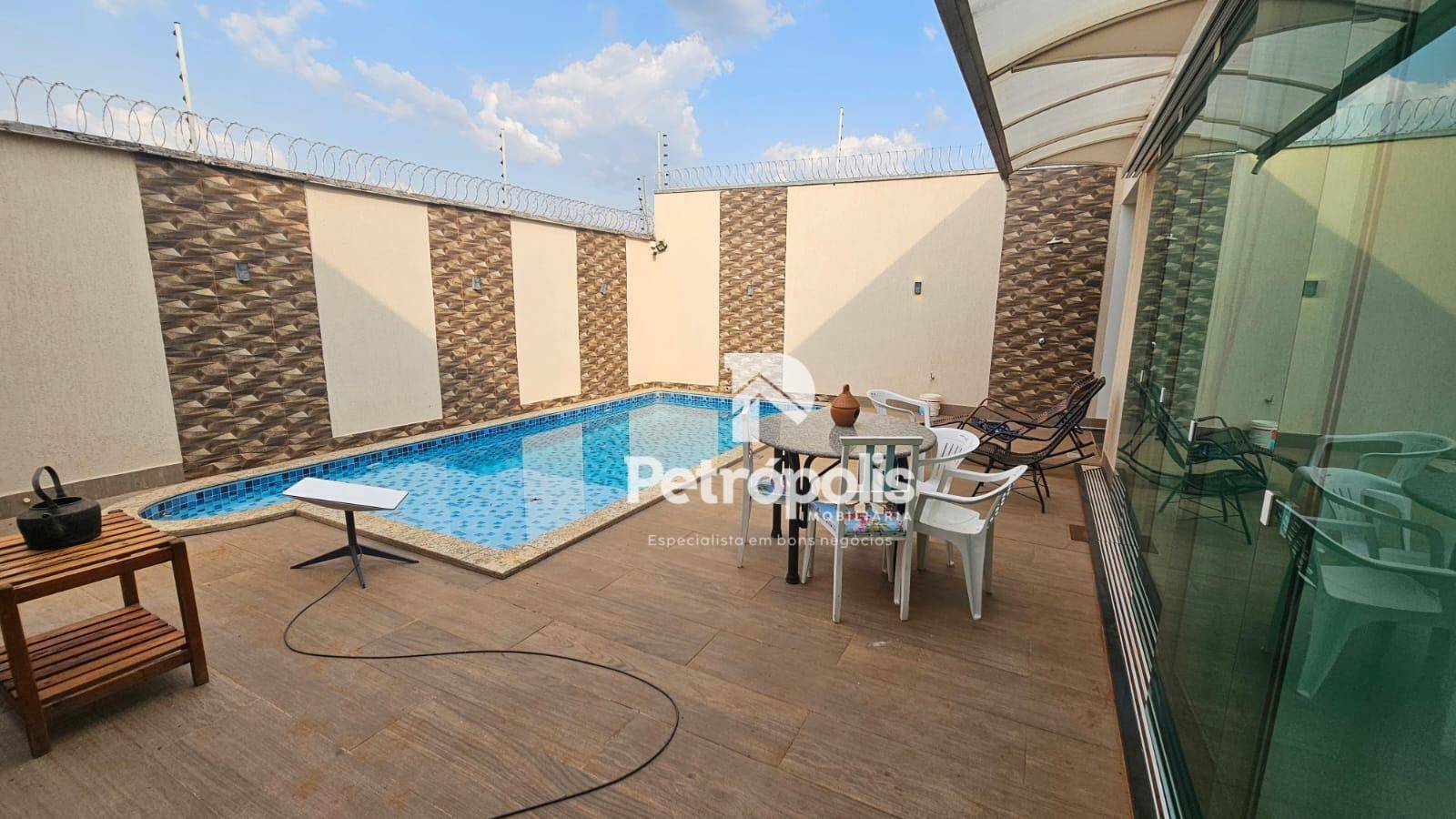 Casa à venda com 3 quartos, 218m² - Foto 14