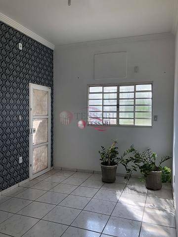 Casa para alugar com 3 quartos, 70m² - Foto 2