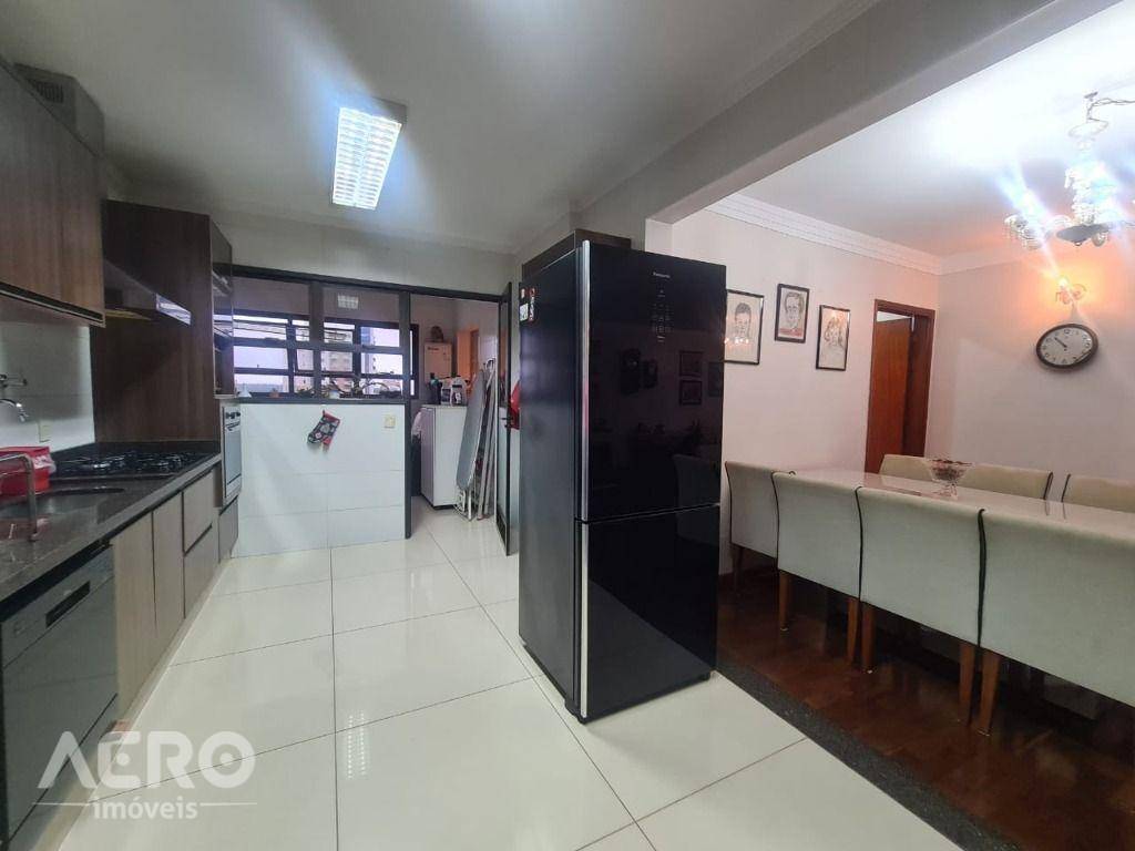 Apartamento à venda com 3 quartos, 140m² - Foto 22