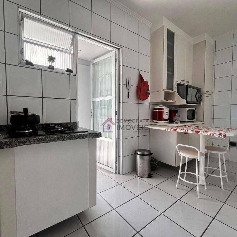 Apartamento à venda com 3 quartos, 110m² - Foto 7