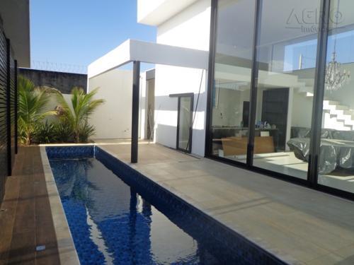 Casa de Condomínio à venda com 3 quartos, 266m² - Foto 1