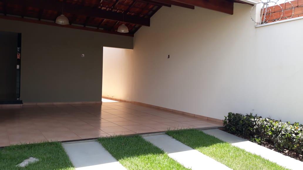 Casa à venda com 2 quartos, 140m² - Foto 1