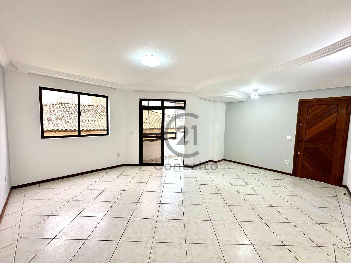 Apartamento à venda com 3 quartos, 212m² - Foto 3
