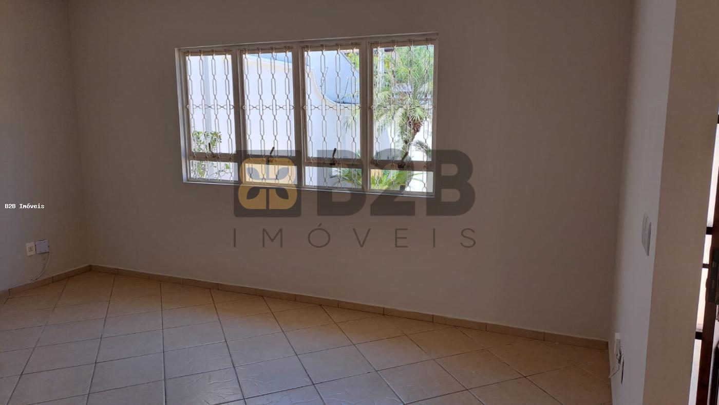 Casa à venda com 3 quartos, 240m² - Foto 6