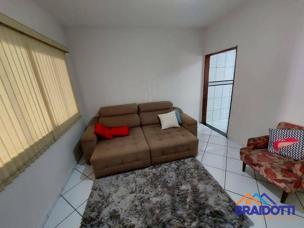 Casa à venda com 3 quartos, 204m² - Foto 4