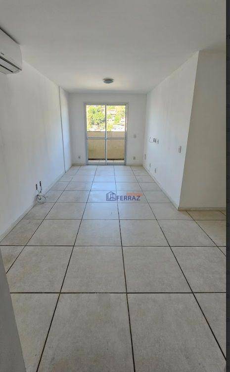 Apartamento à venda com 2 quartos, 70m² - Foto 3