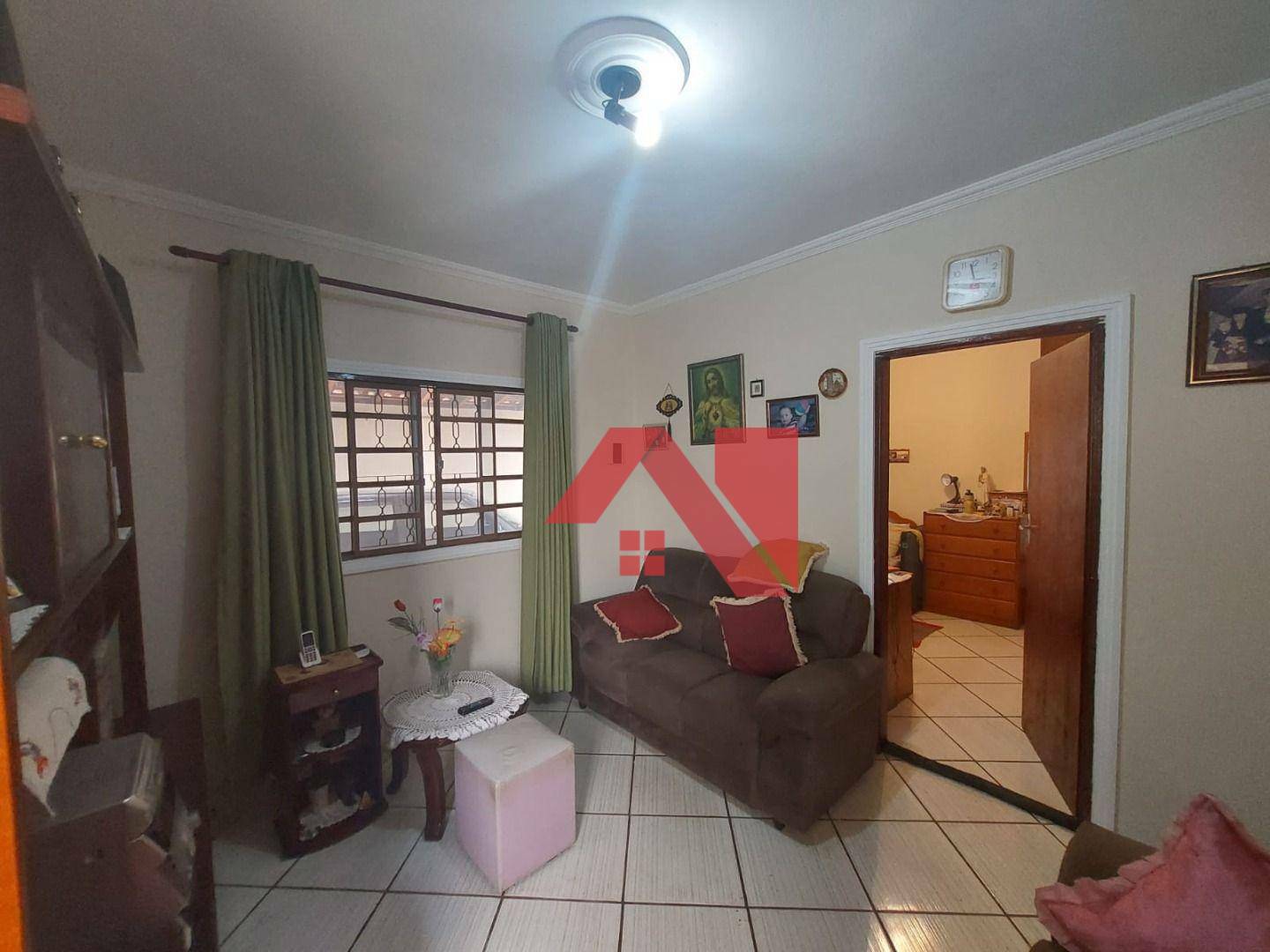 Casa à venda com 4 quartos, 165m² - Foto 1