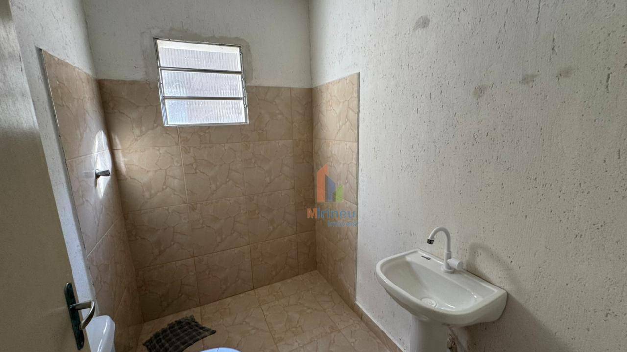 Casa para alugar com 5 quartos, 200m² - Foto 29