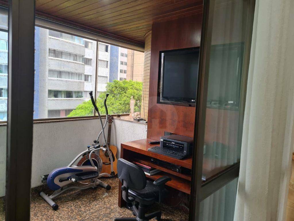 Apartamento à venda com 4 quartos, 155m² - Foto 4