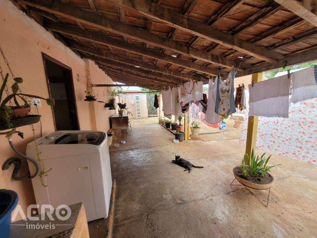 Casa à venda com 3 quartos, 200m² - Foto 3