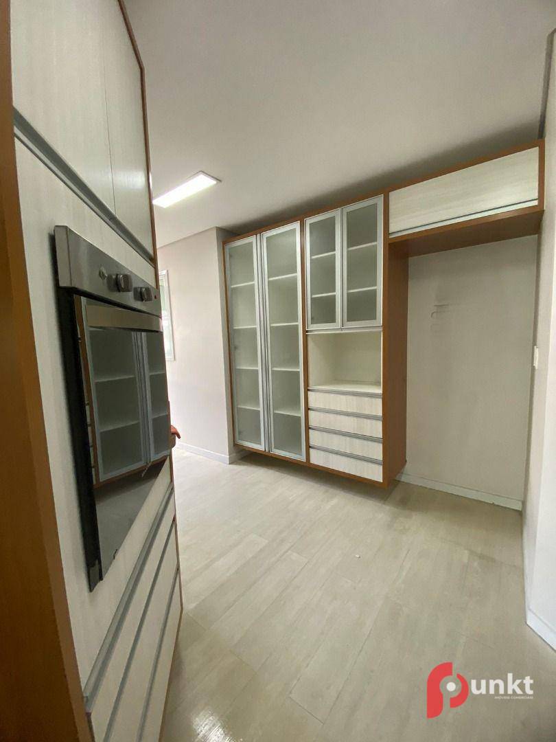 Apartamento para alugar com 3 quartos, 147m² - Foto 10