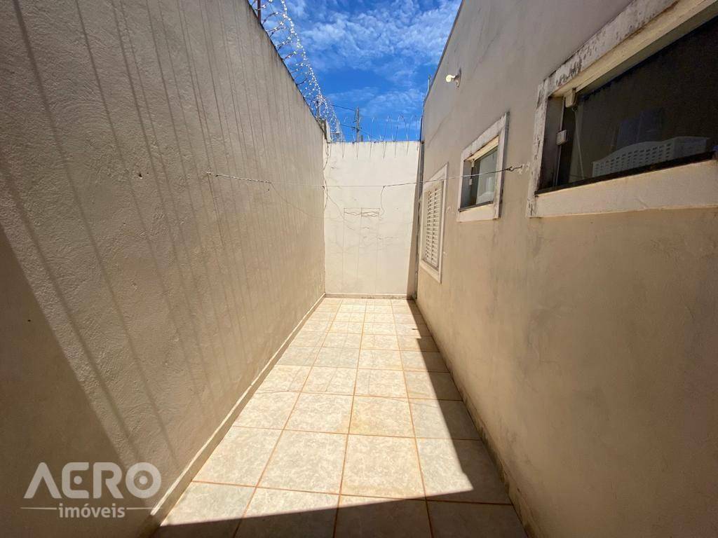 Casa à venda com 3 quartos, 99m² - Foto 14