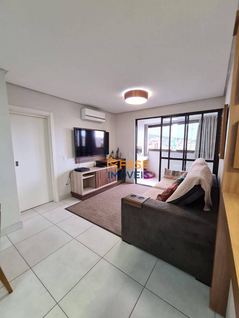 Apartamento à venda com 3 quartos, 95m² - Foto 2