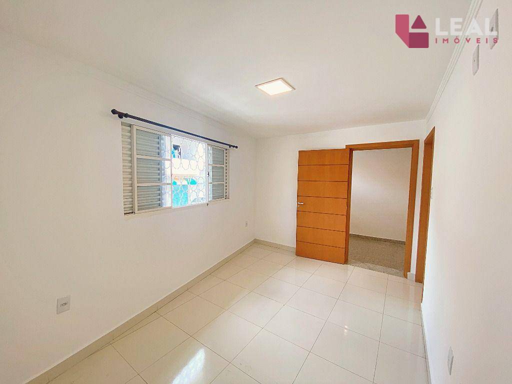 Casa para alugar com 2 quartos, 90m² - Foto 5