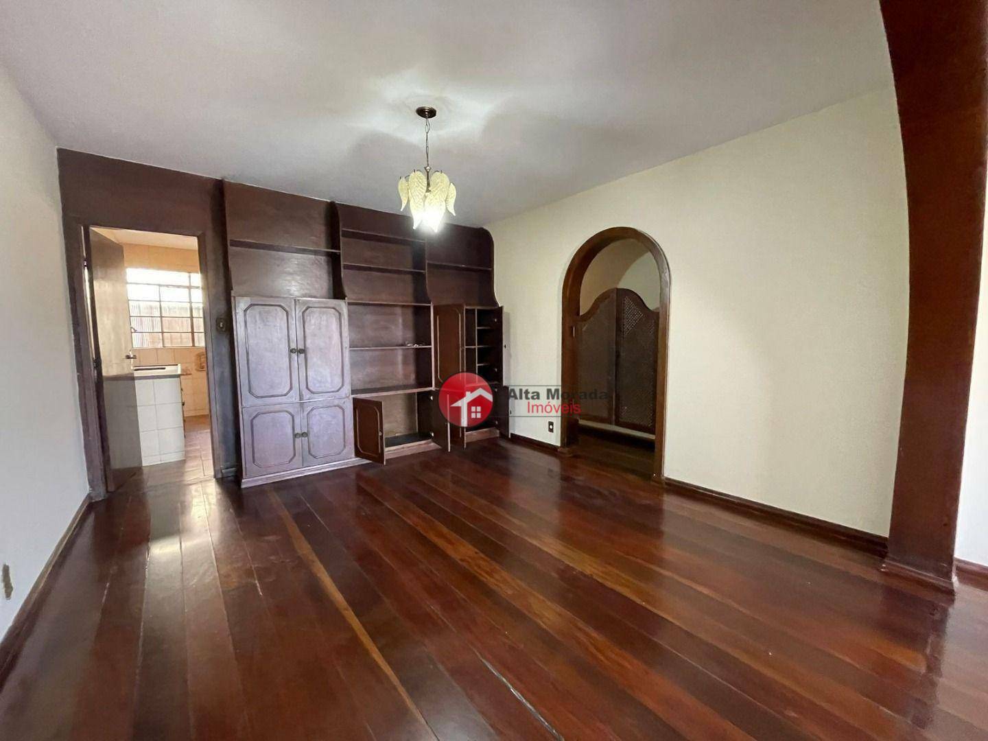 Casa de Condomínio para alugar com 4 quartos, 218m² - Foto 2