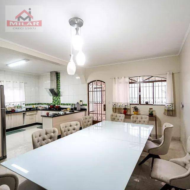 Casa para alugar com 4 quartos, 229M2 - Foto 6