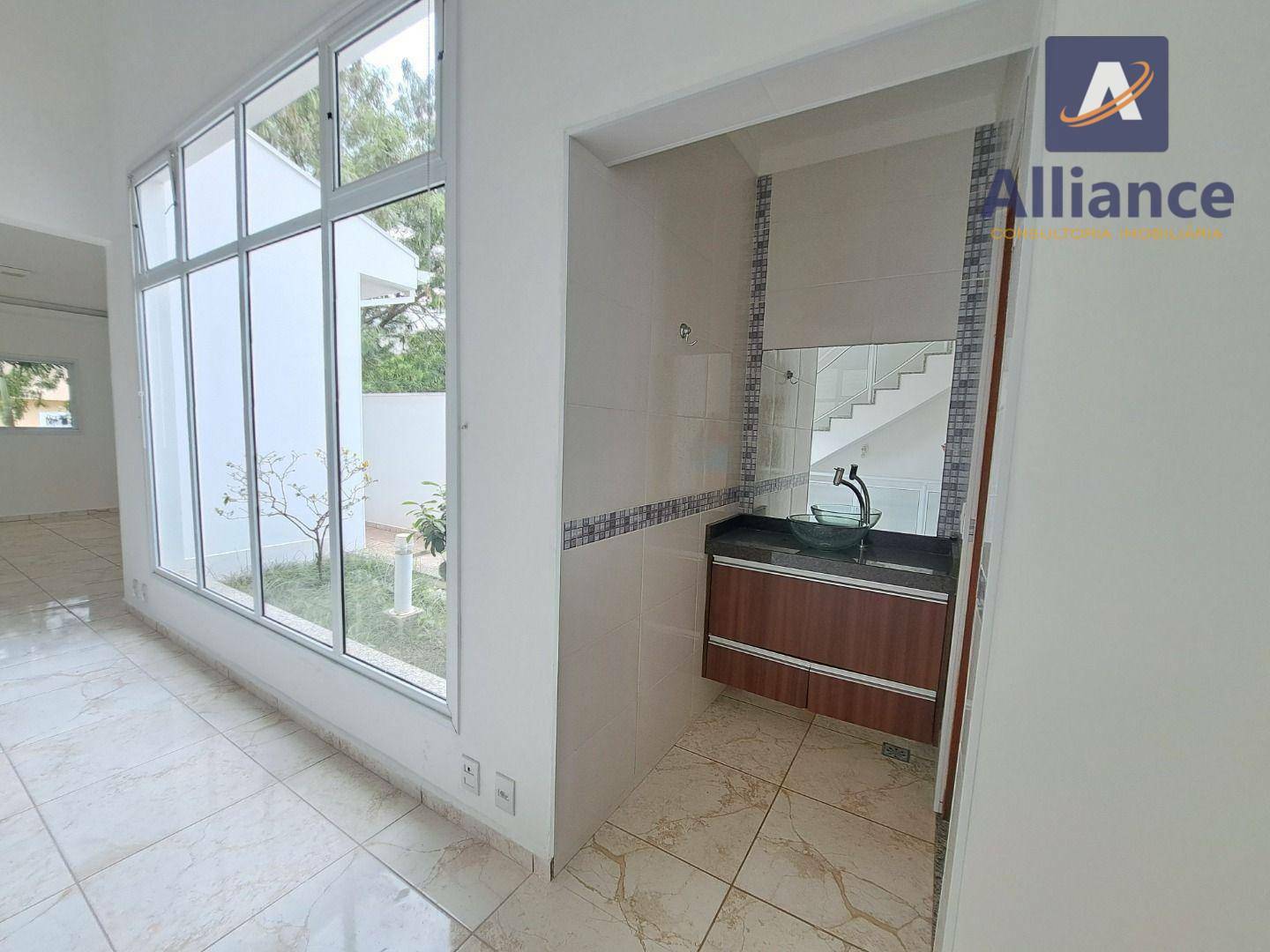 Casa de Condomínio para alugar com 3 quartos, 290m² - Foto 4