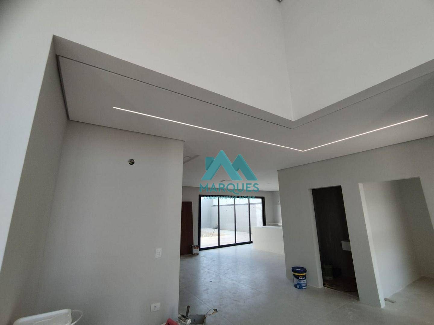 Casa à venda com 3 quartos, 250m² - Foto 2