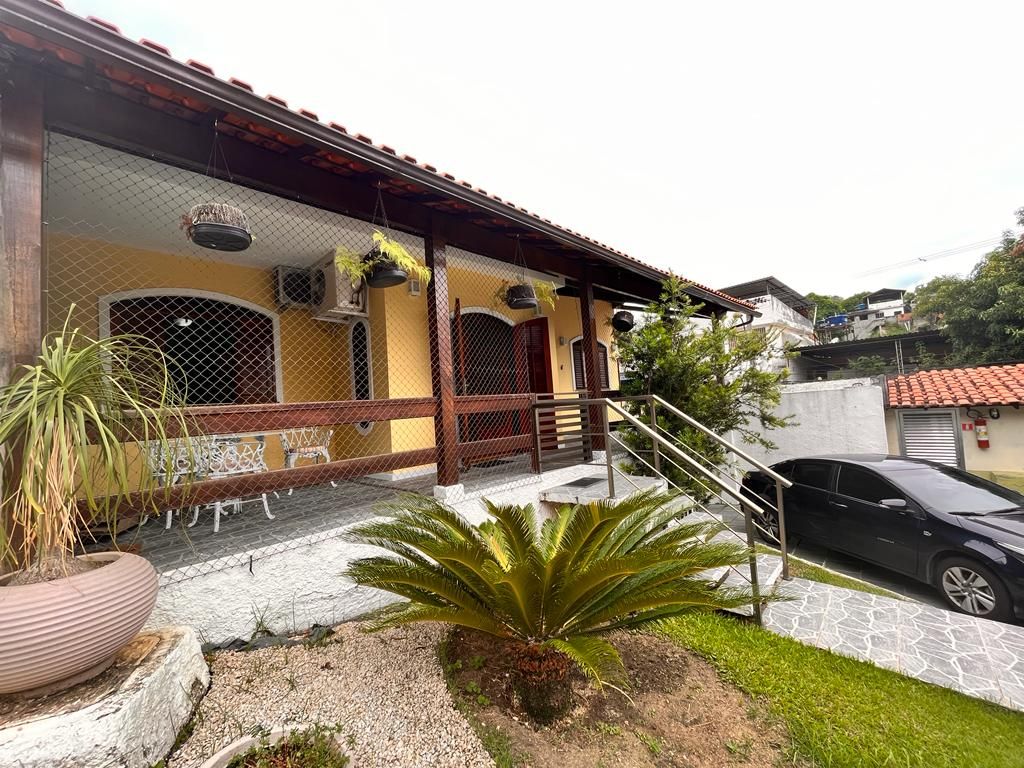 Casa de Condomínio à venda com 3 quartos, 225m² - Foto 3