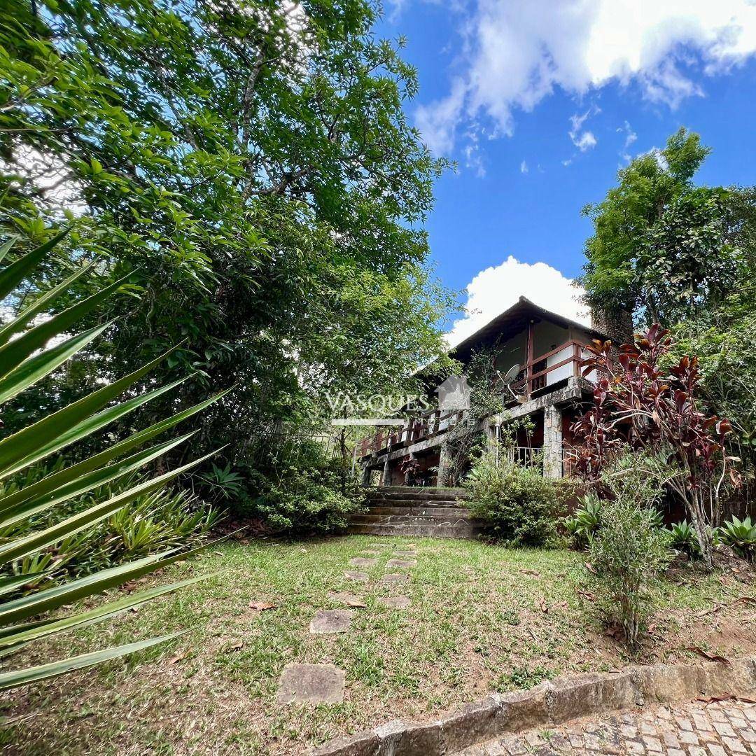 Casa de Condomínio para alugar com 5 quartos, 200m² - Foto 2