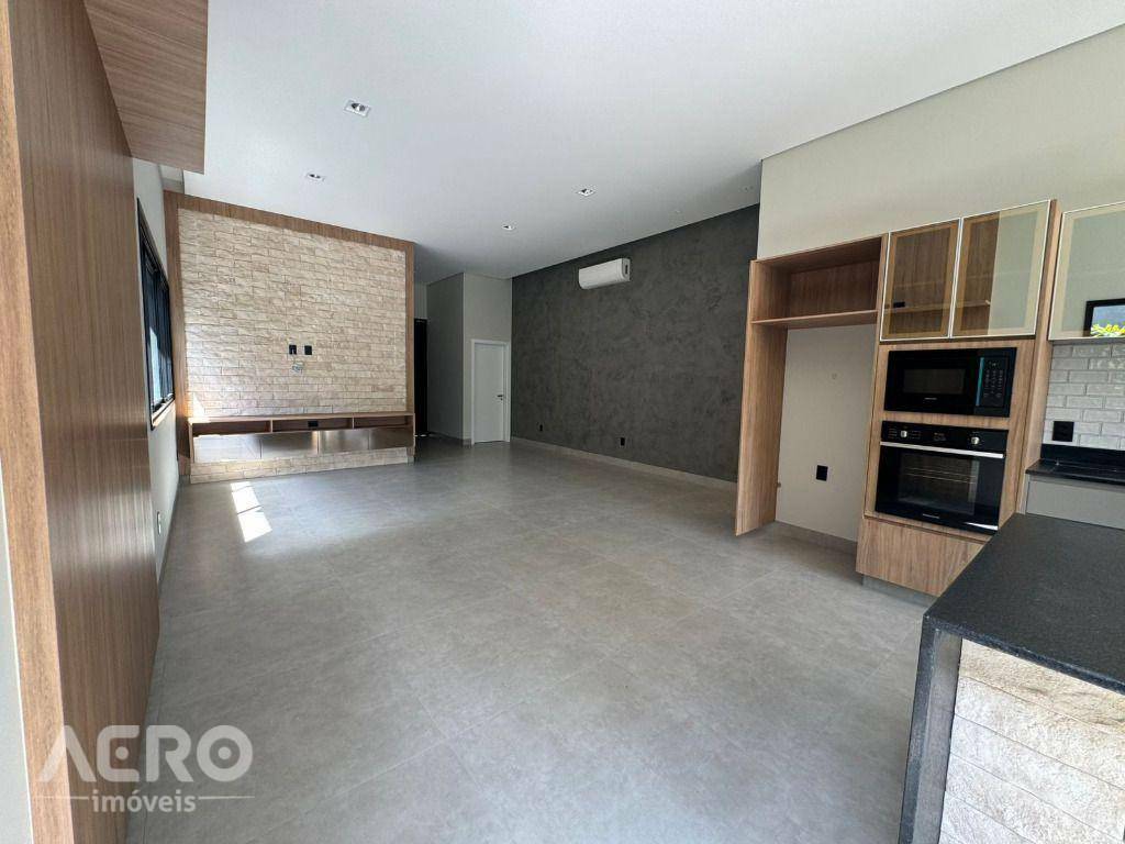 Casa de Condomínio à venda com 4 quartos, 220m² - Foto 2